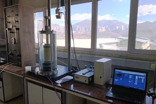 Large Scale Triaxial Soil Loading Test
