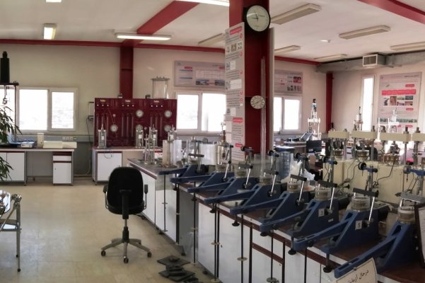 آزمایشگاه مکانیک خاک
