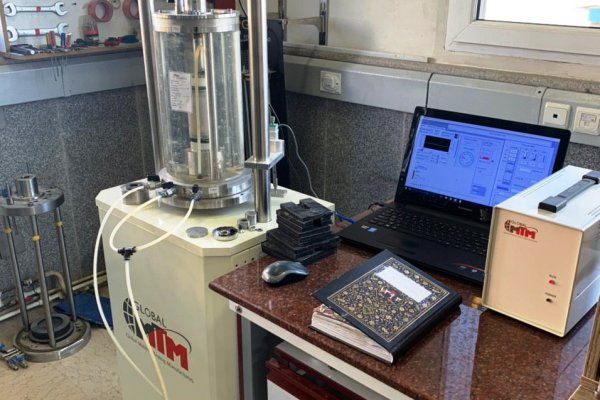 Small Scale Triaxial Soil Loading Test