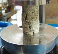 آزمایش تک‌محوری